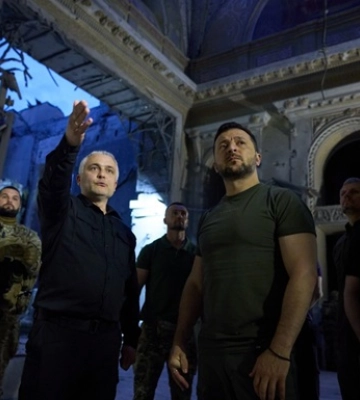 Посетил больницы и Спасо-Преображенский собор: Зеленский приехал в Одессу (фото, видео)
