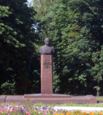 Пам’ятник Брежнєву демонтували у Кам’янському на Дніпропетровщині
