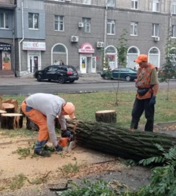 Через негоду в Дніпрі декілька маршрутів електротранспорту змінили свій рух