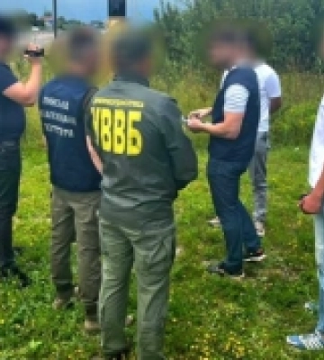 Поблизу Любомля на хабарі за сприяння контрабанді сигарет затримали прикордонника