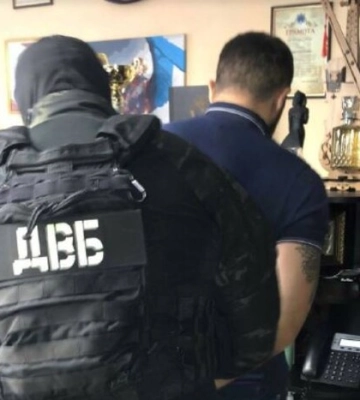 Правоохоронці проводять обшуки у райвіділку Дніпра. Керівника підрозділу затримано