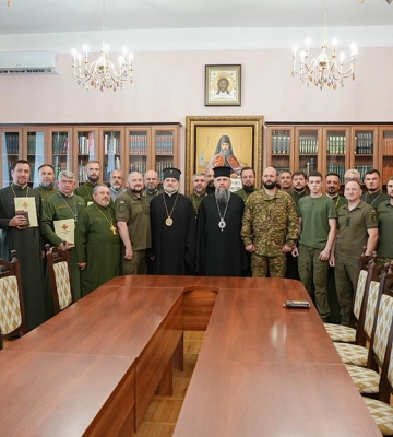 Митрополит Эпифаний торжественно вручил мандаты военным капелланам Национальной гвардии