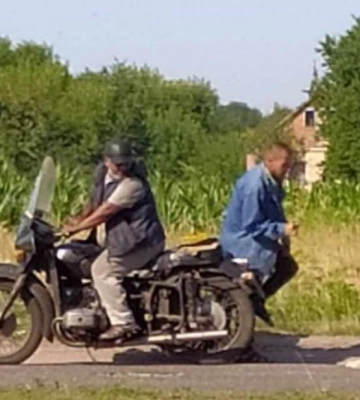 Прив&#039;язали до мотоцикла та тягли за собою: на Полтавщині двоє чоловіків знущались над собакою
