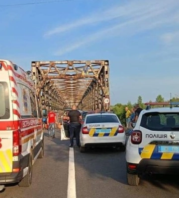 У Закарпатській області обвалився міст, п’ять постраждалих, зокрема двоє дітей