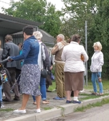 Біля Луцька люди «воюють» за можливість їздити автобусом (відео)