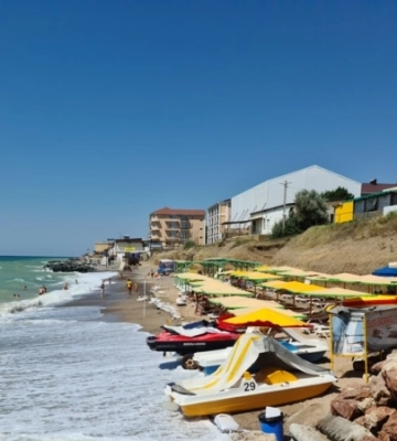 Покинутое море. Российские туристы обходят крымский берег