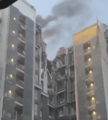 Росіяни влучили в багатоповерхівку в Дніпрі (відео)