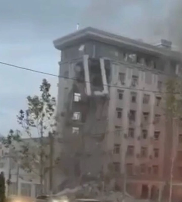 Удар по Дніпру: відомо про перших постраждалих
