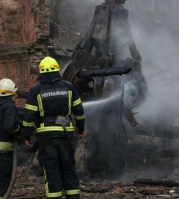 Обстріл Дніпра: Філатов каже, що на місці вже працюють рятувальники та силовики