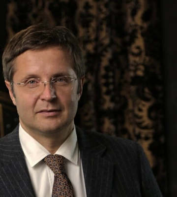 Маєток на Кіпрі: журналісти викрили ще одного «слугу» Маєток на Кіпрі: журналісти викрили ще одного «слугу»