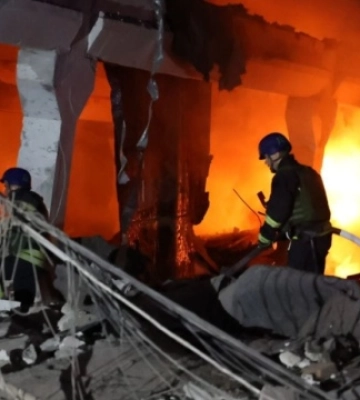 Обстріл Дніпра: вже п&#039;ять травмованих, рятувальники ліквідовують наслідки ракетного удару