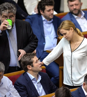 Перебуває на Кіпрі: журналісти знайшли ще одного нардепа-відпочивальника зі «Слуги народу»