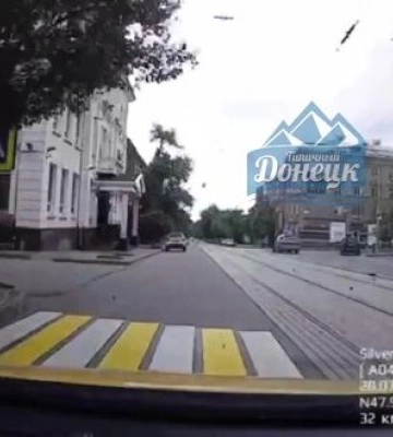 В сети показали момент &quot;прилета&quot; по зданию &quot;МВД&quot; в Донецке. ВИДЕО