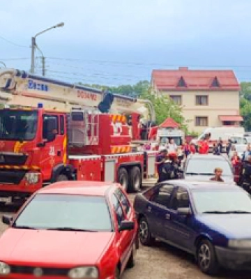 Двоє людей постраждало, 16 вивели на свіже повітря: у Львові горіла багатоповерхівка (ФОТО)