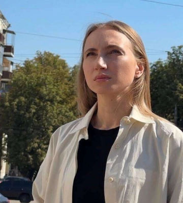Улицы расчищены, работы продолжаются: дежурная по Днепру с места ракетного удара доложила о ликвидации последствий