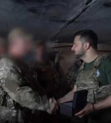 Зеленский приехал под Бахмут на передовые позиции