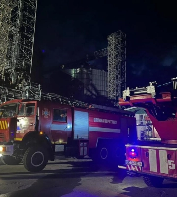 Рівненщина: Вогнеборці оперативно ліквідували пожежу на елеваторі
