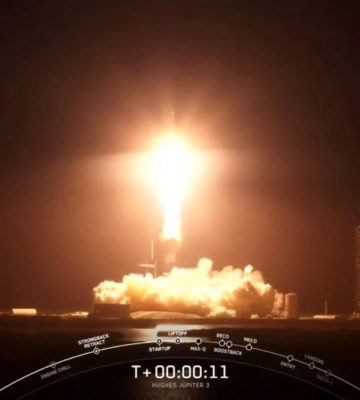 SpaceX запустила найбільший у світі супутник