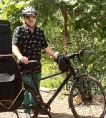 Чоловік з Рівненщини здійснив велотур до Європи, аби зібрати гроші для ЗСУ