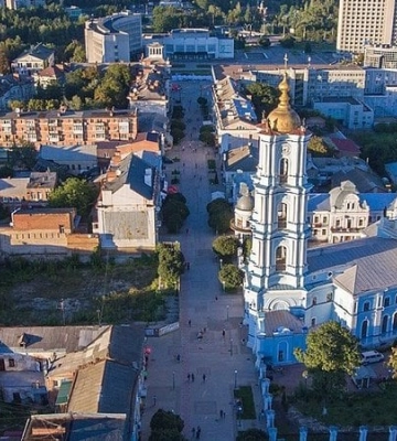 російські терористи нанесли ракетний удар по закладу освіти у Сумах