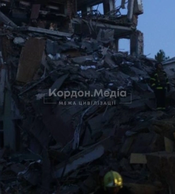 російські терористи нанесли ракетний удар по закладу освіти у Сумах