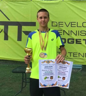 Сумський тенісист здобув медалі чемпіонату України