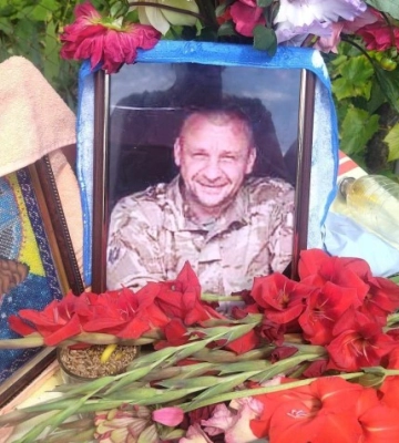 У Бурині попрощалися із Андрієм Полозом, який врятував трьох побратимів