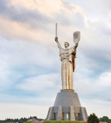 У Києві монумент «Батьківщина-мати» перейменують на «Україна-мати»