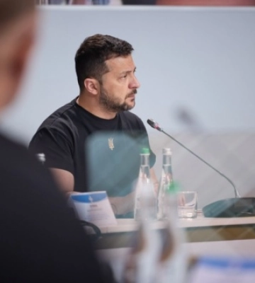 Зеленський після фронту поїхав відвідати українських захисників у лікарні в Івано-Франківську. Відео