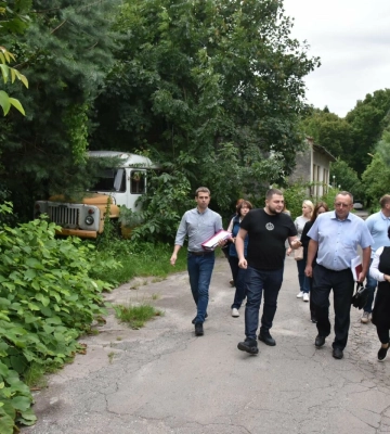 14 гектарів занедбаності: Геріатричний пансіонат у Львові перебуває у хаосі, - ФОТО
