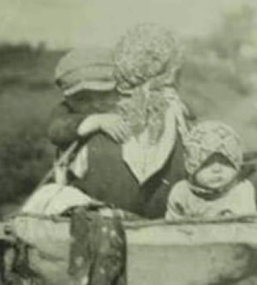 Діти з мамою на Волинському Поліссі в 1930-х 