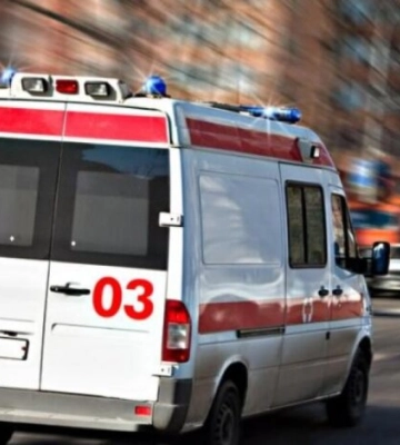 У Києві водій елітного авто заблокував рух швидкої, яка везла дворічну дитину в реанімацію. Відео