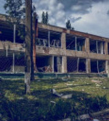 В Сумах спасатели завершили разбор завалов, разрушенного вчера ракетным ударом врага здания