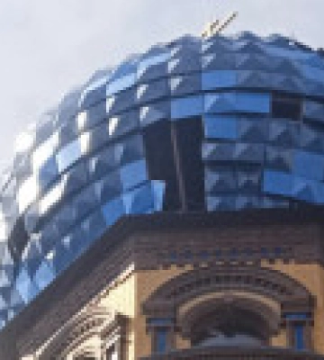 В Сумах от взрыва ракеты пострадал храм московского патриархата: поврежден купол и выбиты окна