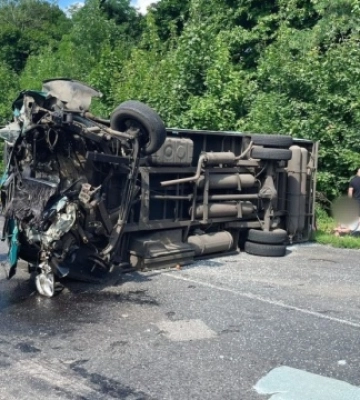 На Полтавщині в ДТП потрапила рейсова маршрутка - двоє людей загинули, 10 - в лікарні