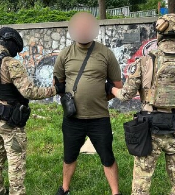 Водитель внедорожника, препятствовавший движению кареты скорой помощи в Киеве, задержан, - Нацполиция. ФОТО