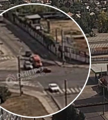 В Днепре на перекрестке с Калиновой произошло серьезное ДТП с пострадавшими: видео момента
