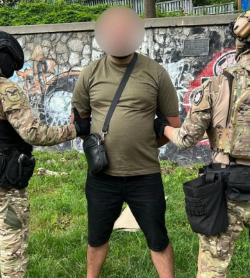 Водій позашляховика, який перешкоджав руху карети швидкої допомоги у Києві, затриманий, - Нацполіція. ФОТО