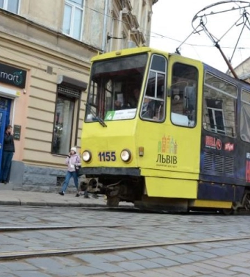 У Львові трамвай зіткнувся з легковиком (ВІДЕО)