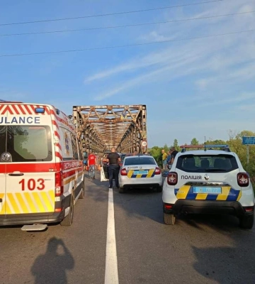 На місці зруйнованого мосту на Закарпатті буде тимчасова переправа (відео)