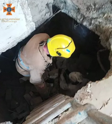 На Полтавщині жінка провалилася у погріб, глибиною два метри