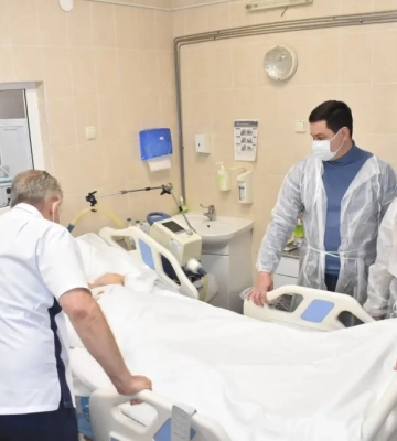 Близько десятка медзакладів Дніпра цілодобово надають допомогу та лікують поранених захисників
