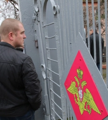 Учительку російської мови затримали в Криму за спробу підпалу військкомату