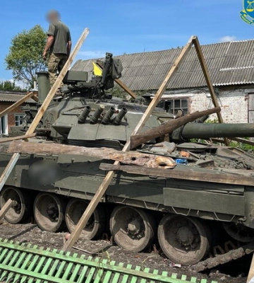 Українець ховав на подвір&#039;ї трофейний російський танк Т-80 