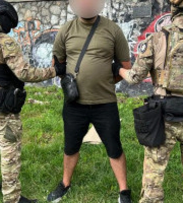 У Києві водій елітного авто заблокував рух швидкої: лікарі везли дитину в реанімацію