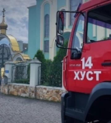 У Хусті гасили пожежу в церкві