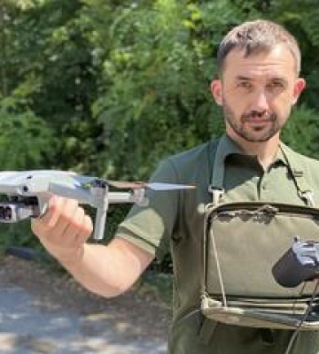 Професор історії у Полтаві вчить військових керувати дронами