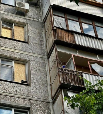Пошкоджено 16 багатоповерхівок: у Запоріжжі ліквідовують наслідки ракетного удару