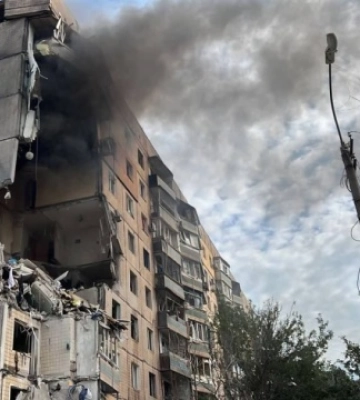 Зеленський - про обстріли Кривого Рогу і Херсона: Є загиблі, під завалами можуть бути люди