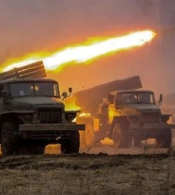 Росіяни вдарили &quot;Градами&quot; по Херсону: загинула людина, є поранені, фото